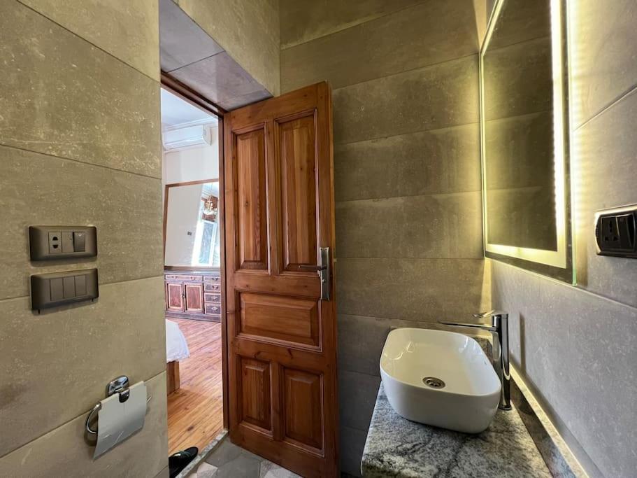 Authentic 3Br Apartment In Downtown, Il Cairo Esterno foto